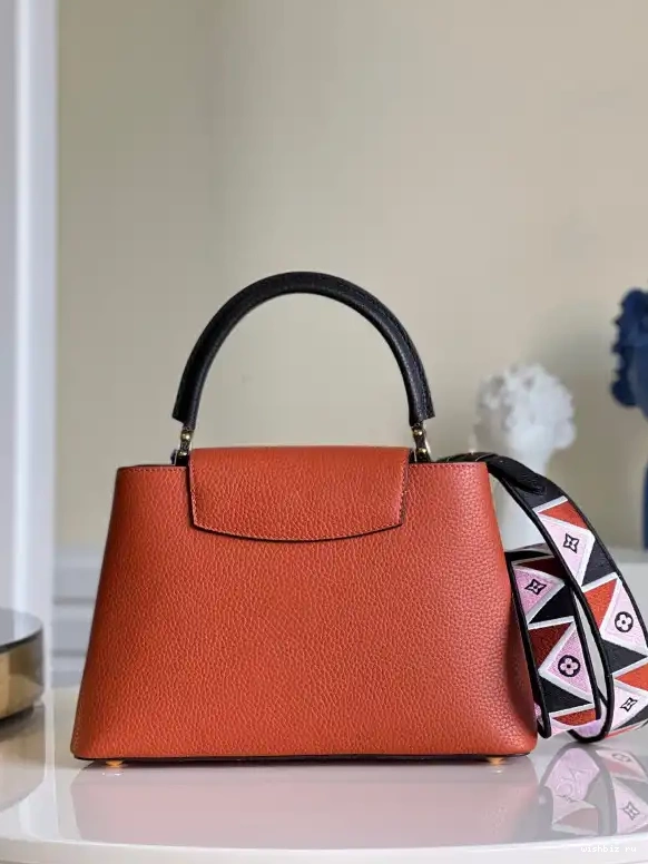 WIS CAPUCINES LOUIS VUITTON MM 0701